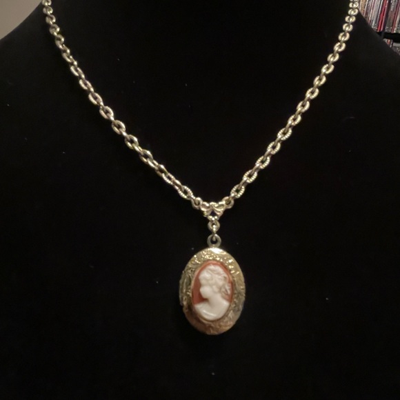 Vintage 1928 Cameo Locket Necklace - Picture 5 of 5